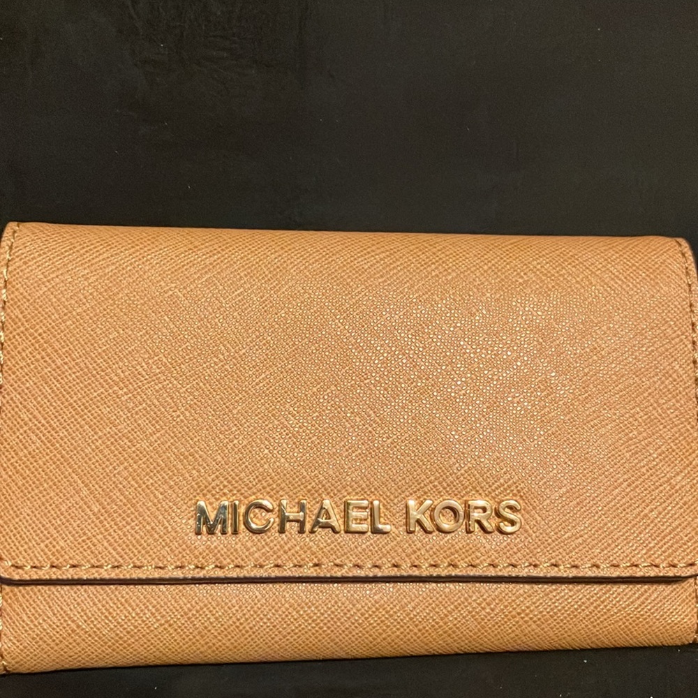 Michael Kors wristlet/phone case - Picture 3 of 17